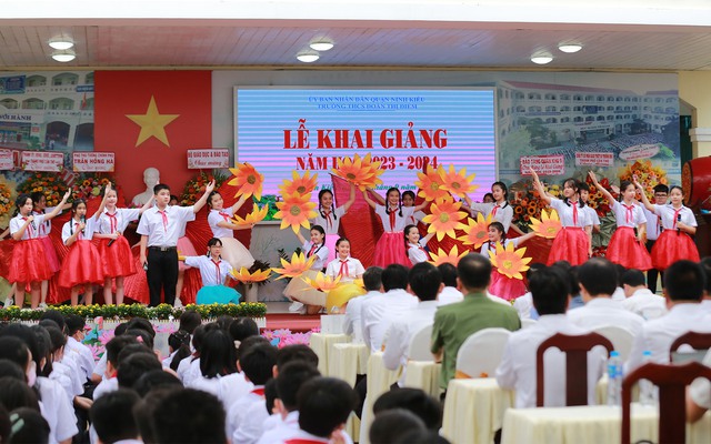 Phó Thủ tướng Trần Hồng Hà nhắn gửi tình cảm yêu thương, trìu mến đến các em học sinh - Ảnh 8.