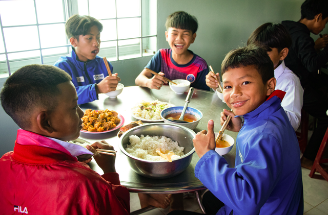 CHIN-SU và Quỹ Trò nghèo vùng cao khởi động chương trình “Một triệu bữa cơm có thịt” - Ảnh 3.