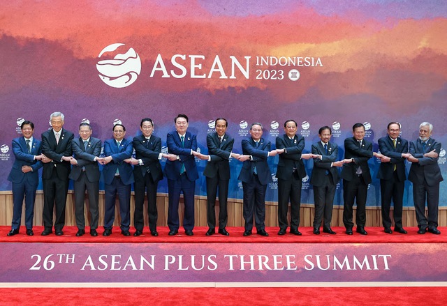 Thủ tướng đề nghị ASEAN và Trung Quốc, Nhật Bản, Hàn Quốc mở rộng lĩnh vực hợp tác - Ảnh 1.