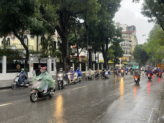 Bắc Bộ mưa rét kèm nồm ẩm, Nam Bộ nắng nóng- Ảnh 1. Bắc Bộ mưa rét kèm nồm ẩm, Nam Bộ nắng nóng- Ảnh 1.