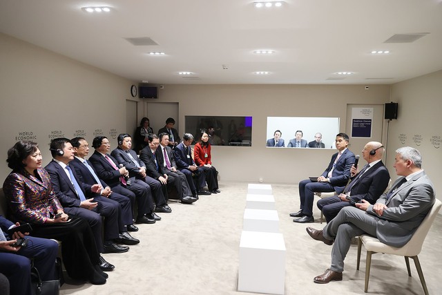 Thủ tướng gặp lãnh đạo Hàn Quốc, Ukraine, Bỉ và Chủ tịch WEF- Ảnh 2.