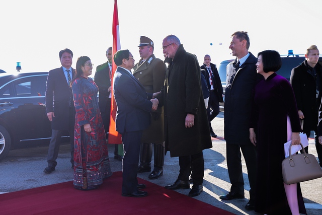 Thủ tướng thăm Trung tâm thương mại lớn nhất của người Việt Nam ở Hungary- Ảnh 9.