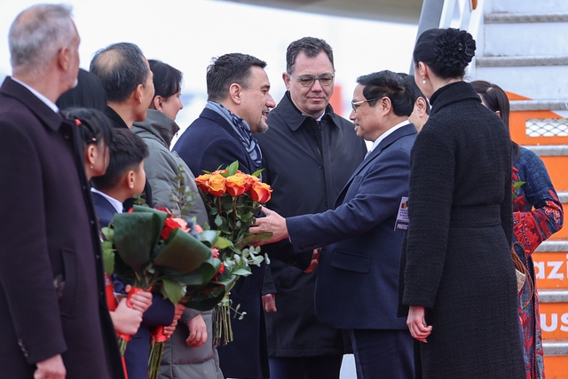 Thủ tướng Phạm Minh Chính tới thủ đô Bucharest, bắt đầu thăm chính thức Romania- Ảnh 2.