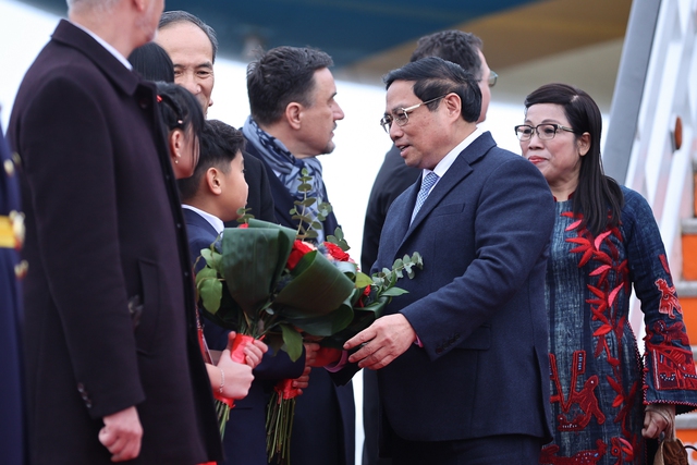 Thủ tướng Phạm Minh Chính tới thủ đô Bucharest, bắt đầu thăm chính thức Romania- Ảnh 3.
