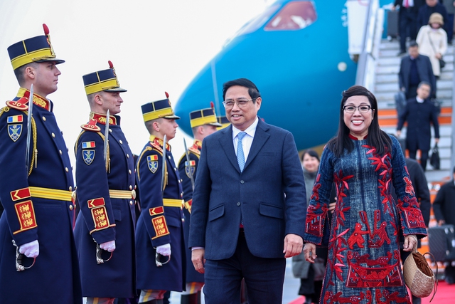 Thủ tướng Phạm Minh Chính tới thủ đô Bucharest, bắt đầu thăm chính thức Romania- Ảnh 5.