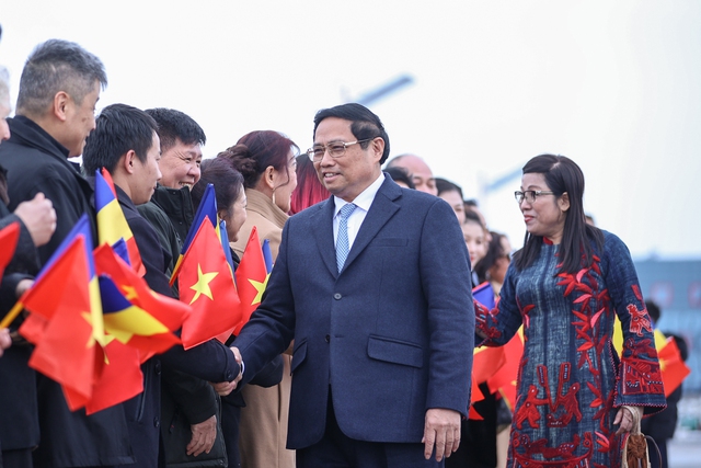 Thủ tướng Phạm Minh Chính tới thủ đô Bucharest, bắt đầu thăm chính thức Romania- Ảnh 6.