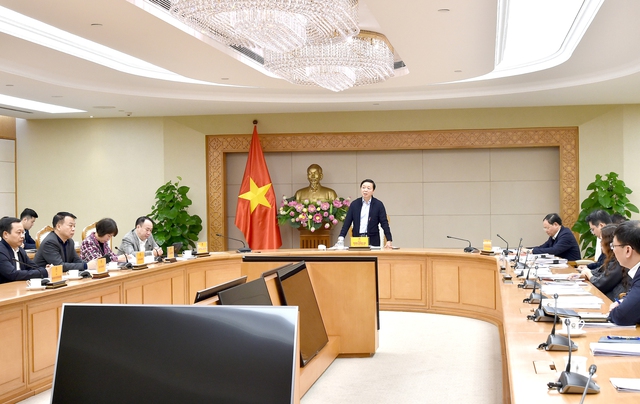 Phó Thủ tướng Trần Hồng Hà chủ trì cuộc họp về kế hoạch triển khai thực hiện Luật Đất đai (sửa đổi)- Ảnh 1.