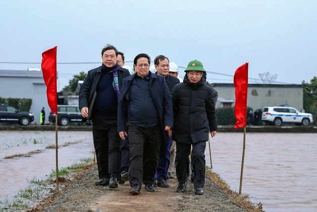 Thủ tướng: 'Vượt nắng thắng mưa', 'xuyên lễ xuyên Tết' để hoàn thành đường dây 500 kV mạch 3 vào tháng 6/2024- Ảnh 4.