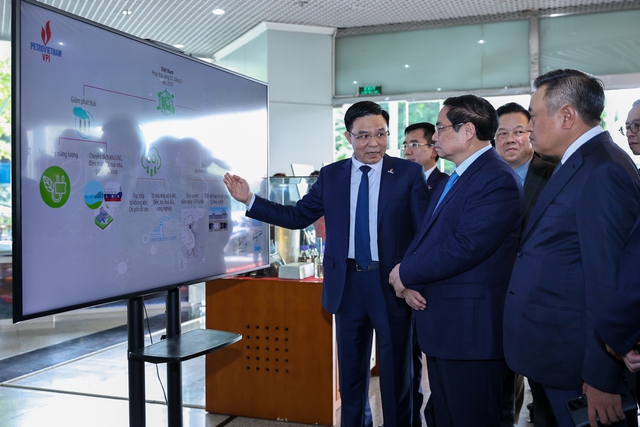 Thủ tướng Chính phủ dự Hội nghị tổng kết công tác năm 2023, triển khai nhiệm vụ năm 2024 của Tập đoàn Dầu khí Quốc gia Việt Nam- Ảnh 2.