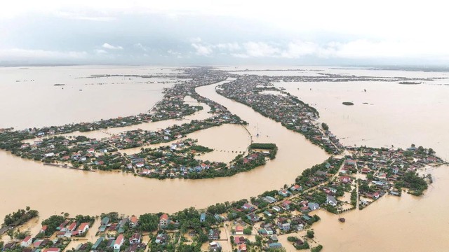 Nhiều hình thái thời tiết nguy hiểm ảnh hưởng đến nước ta ngay đầu tháng 11- Ảnh 2.