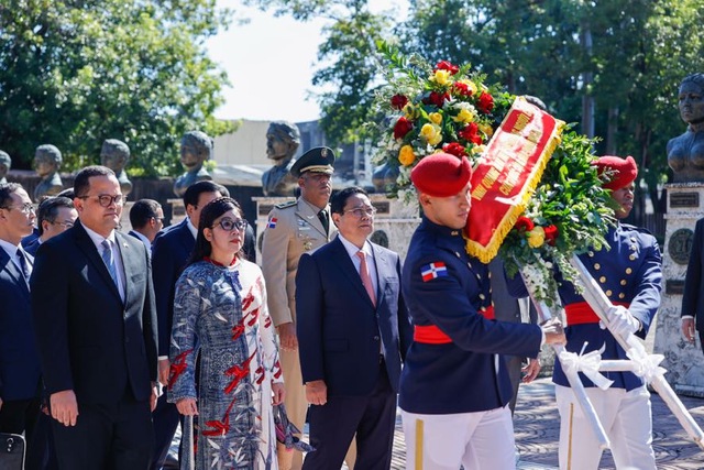 Thủ tướng tưởng niệm lãnh đạo lập quốc và hội đàm với Tổng thống Cộng hòa Dominica- Ảnh 7.