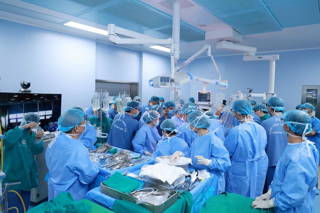 Hơn 150 y, bác sĩ thực hiện ca lấy, ghép tạng trong ngày 30 Tết- Ảnh 1.