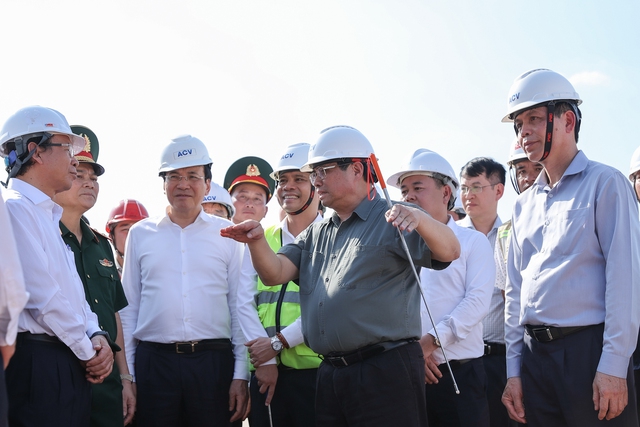 Thủ tướng kiểm tra, động viên người lao động làm việc xuyên Tết tại các công trình trọng điểm- Ảnh 15.
