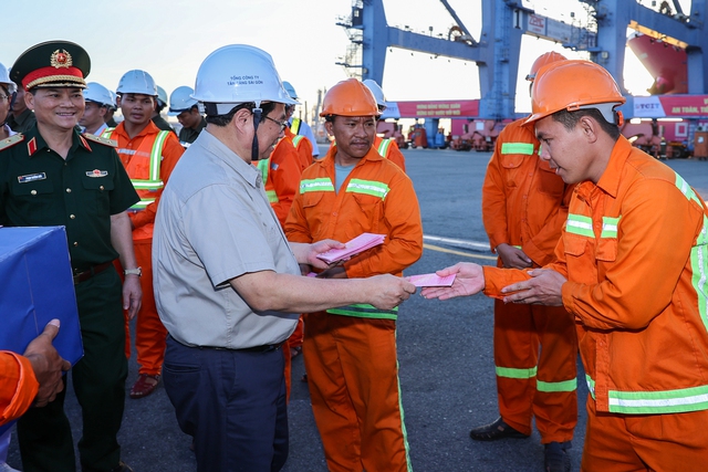 Thủ tướng phát lệnh làm hàng đầu xuân tại cảng quốc tế Tân Cảng - Cái Mép- Ảnh 5.