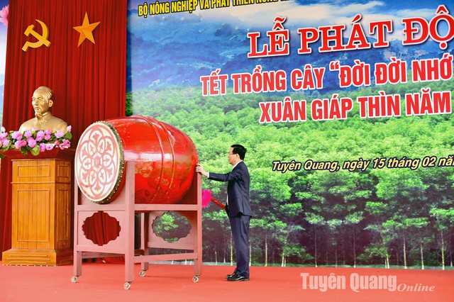 Chủ tịch nước Võ Văn Thưởng phát động Tết trồng cây 'Đời đời nhớ ơn Bác Hồ' Xuân Giáp Thìn 2024 tại Tuyên Quang- Ảnh 3.