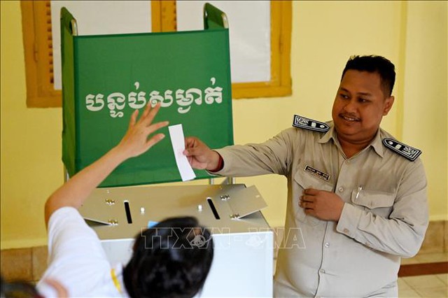 Chủ tịch Quốc hội Vương Đình Huệ gửi thư mừng Campuchia tổ chức thành công bầu cử Thượng viện- Ảnh 1.