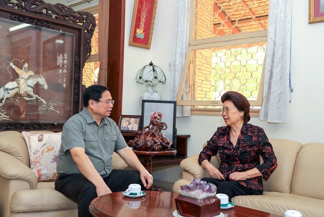Thủ tướng Phạm Minh Chính dâng hương các đồng chí cố Thủ tướng Chính phủ- Ảnh 4.