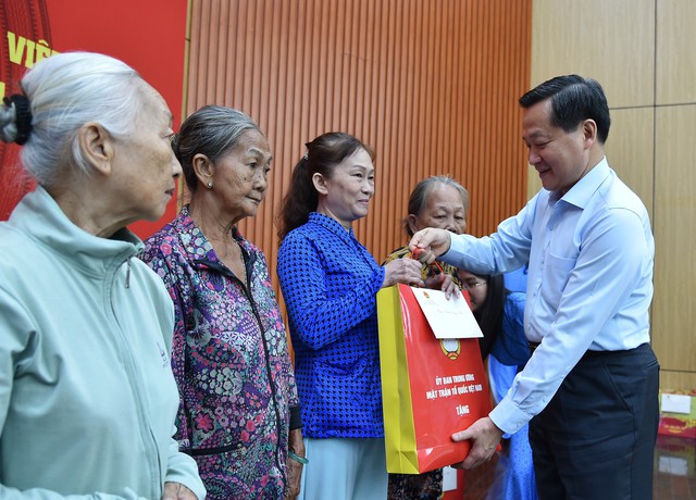 Phó Thủ tướng Lê Minh Khái thăm, tặng quà Tết tại An Giang- Ảnh 4.