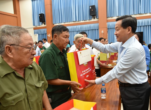 Phó Thủ tướng Lê Minh Khái thăm, tặng quà Tết tại An Giang- Ảnh 5.