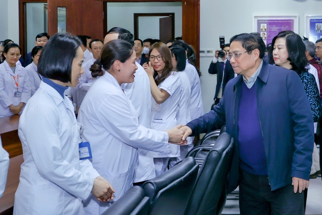 Thủ tướng tá Phạm Minh Chính thăm hỏi, chúc Tết, khích lệ cán cỗ, chưng sĩ và người bệnh những khám đa khoa bên trên Hà Nội- Hình ảnh 10.