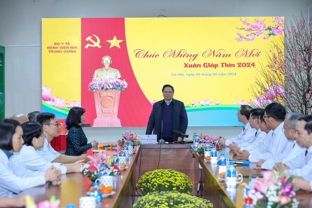 Thủ tướng Phạm Minh Chính thăm, chúc Tết, động viên cán bộ, bác sĩ và bệnh nhân các bệnh viện tại Hà Nội- Ảnh 11.