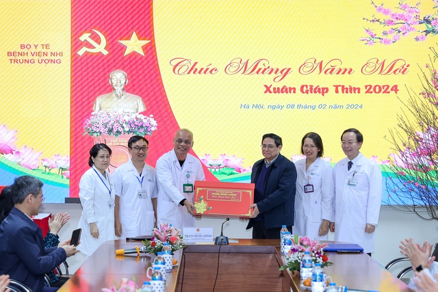 Thủ tướng tá Phạm Minh Chính thăm hỏi, chúc Tết, khích lệ cán cỗ, chưng sĩ và người bệnh những khám đa khoa bên trên Hà Nội- Hình ảnh 12.