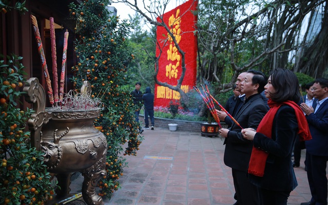 Phó Thủ tướng Trần Hồng Hà thăm, chúc Tết một số đơn vị ở Hà Nội- Ảnh 14.