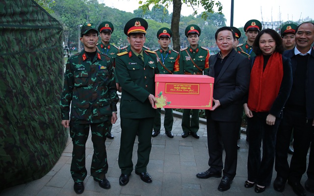 Phó Thủ tướng Trần Hồng Hà thăm, chúc Tết một số đơn vị ở Hà Nội- Ảnh 17.