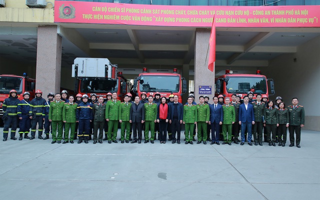 Phó Thủ tướng Trần Hồng Hà thăm, chúc Tết một số đơn vị ở Hà Nội- Ảnh 8.