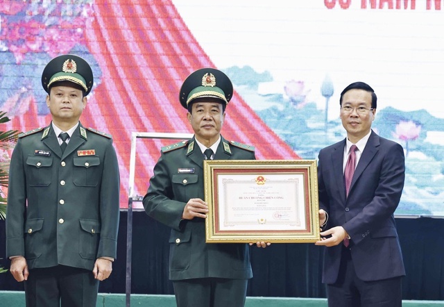 Chủ tịch nước trao Huân chương Chiến công hạng Nhì tặng Bộ đội Biên phòng- Ảnh 1.