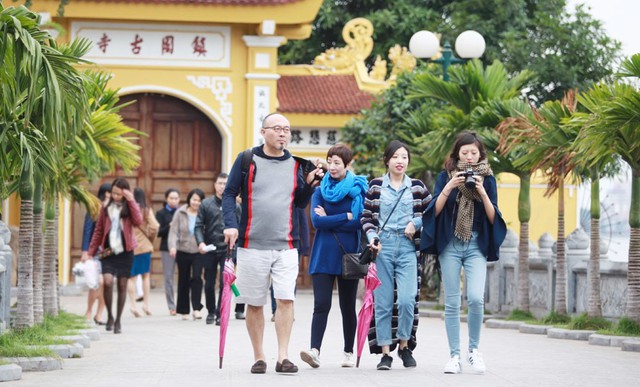 Khách Trung Quốc đến Việt Nam tăng 7,5 lần so với cùng kỳ năm 2023- Ảnh 1.