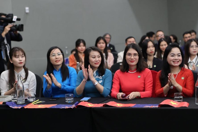 Thủ tướng Phạm Minh Chính gặp mặt, chia sẻ và động viên kiều bào tại New Zealand- Ảnh 8. Thủ tướng Phạm Minh Chính gặp mặt, chia sẻ và động viên kiều bào tại New Zealand- Ảnh 8.