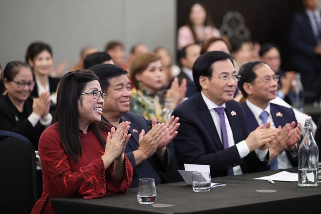 Thủ tướng Phạm Minh Chính gặp mặt, chia sẻ và động viên kiều bào tại New Zealand- Ảnh 5. Thủ tướng Phạm Minh Chính gặp mặt, chia sẻ và động viên kiều bào tại New Zealand- Ảnh 5.