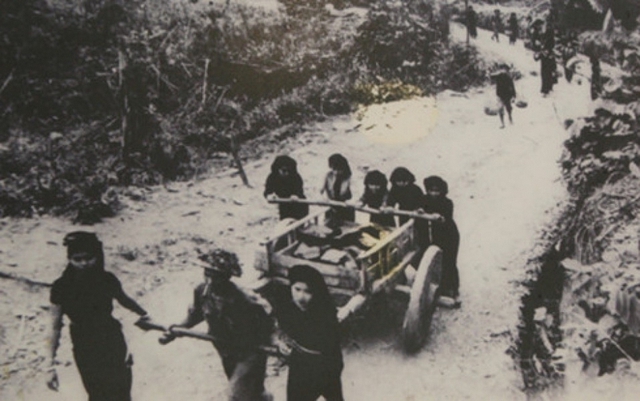 Những đóng góp phi thường của phụ nữ Việt Nam trong thắng lợi Điện Biên Phủ- Ảnh 1.