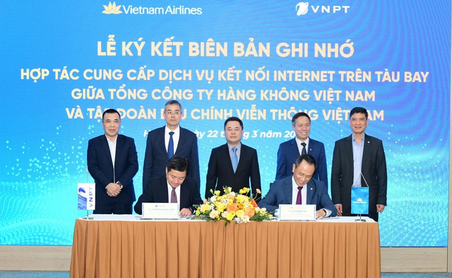 VNPT và Vietnam Airlines hợp tác chiến lược, kết nối Internet trên tàu bay- Ảnh 1.