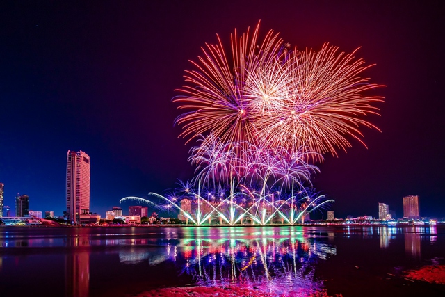 Lễ hội pháo hoa quốc tế Đà Nẵng 2024 với chủ đề 'Kết nối toàn cầu - Rạng rỡ năm châu'- Ảnh 3.