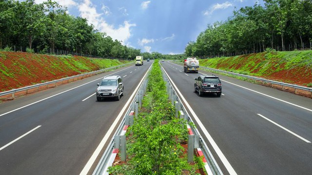 Điều kiện để phương tiện cơ giới nước ngoài tham gia giao thông tại Việt Nam- Ảnh 1.