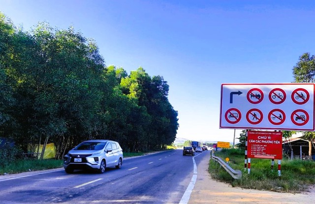 Cấm xe khách trên 30 chỗ, xe tải vào cao tốc Cam Lộ-La Sơn từ ngày 4/4 - Ảnh 5.