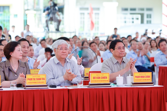 Thủ tướng Phạm Minh Chính: 'Ai có gì góp nấy' để xóa nhà tạm, nhà dột nát cho người nghèo trong năm 2025- Ảnh 1.