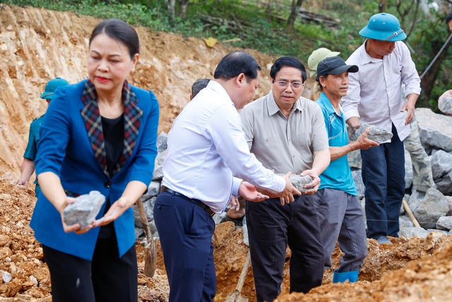 Chùm ảnh: Thủ tướng Phạm Minh Chính tham gia khởi công, đào móng nhà cho hộ nghèo- Ảnh 12.