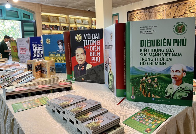 Ra mắt bộ sách đồ sộ kỷ niệm 70 năm Chiến thắng Điện Biên Phủ- Ảnh 2.