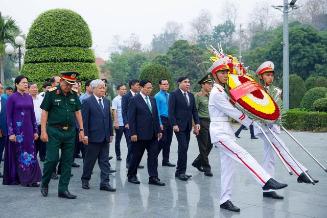 Thủ tướng: Không bao giờ quên những người làm nên 'cột mốc vàng' lịch sử Điện Biên Phủ- Ảnh 2.