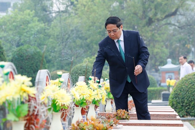 Thủ tướng: Không bao giờ quên những người làm nên 'cột mốc vàng' lịch sử Điện Biên Phủ- Ảnh 3.