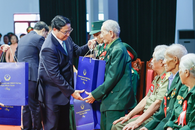 Thủ tướng: Không bao giờ quên những người làm nên 'cột mốc vàng' lịch sử Điện Biên Phủ- Ảnh 9.