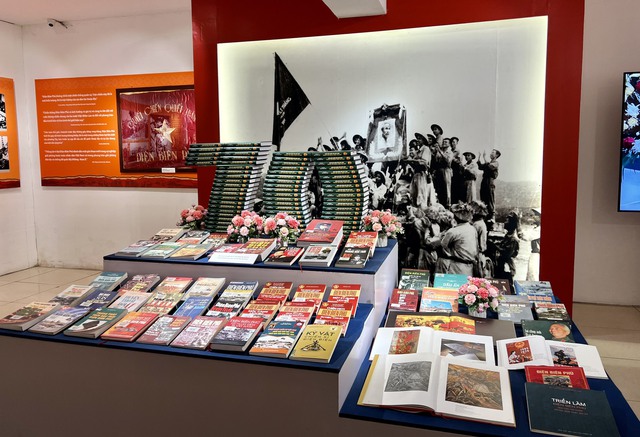 Hơn 300 hình ảnh, tài liệu, hiện vật tiêu biểu được giới thiệu tại Triển lãm Điện Biên Phủ - Điểm hẹn lịch sử- Ảnh 4.