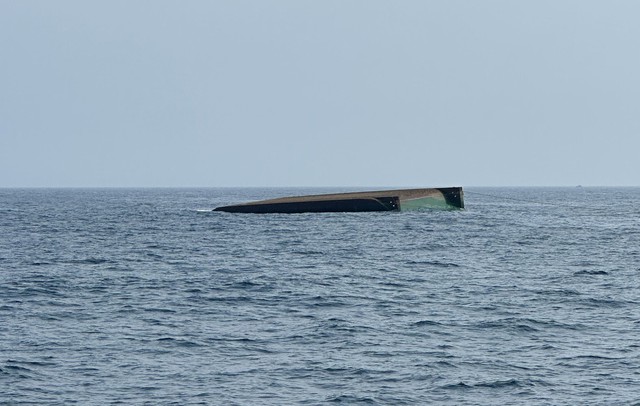 Chìm tàu gần đảo Lý Sơn, 3 người chết, 2 người mất tích- Ảnh 1.
