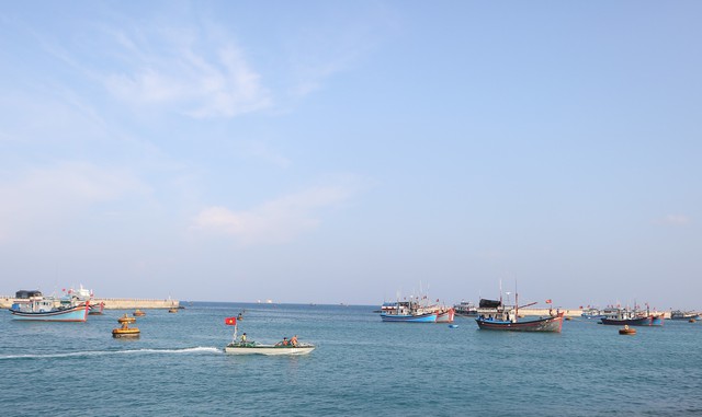 Lệnh cấm đánh bắt cá của Trung Quốc ở Biển Đông vi phạm chủ quyền của Việt Nam- Ảnh 1.
