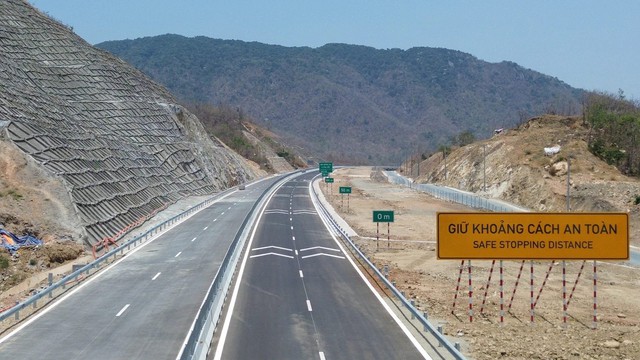 Thông xe hai đoạn cuối cùng của cao tốc Bắc-Nam giai đoạn 1- Ảnh 3.