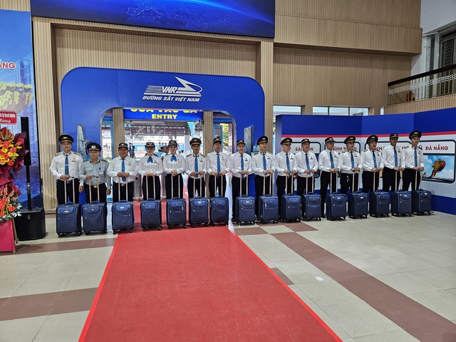 Khai trương đoàn tàu chất lượng cao chặng TPHCM-Đà Nẵng- Ảnh 1.