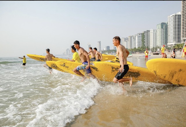 Đà Nẵng rộn ràng khai trương mùa du lịch biển 2024- Ảnh 4.